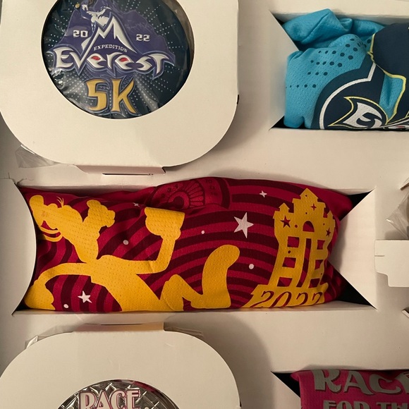 NEW in box Virtual runDisney 2022 Springtime Surprise Medals & Shirts - Picture 6 of 10